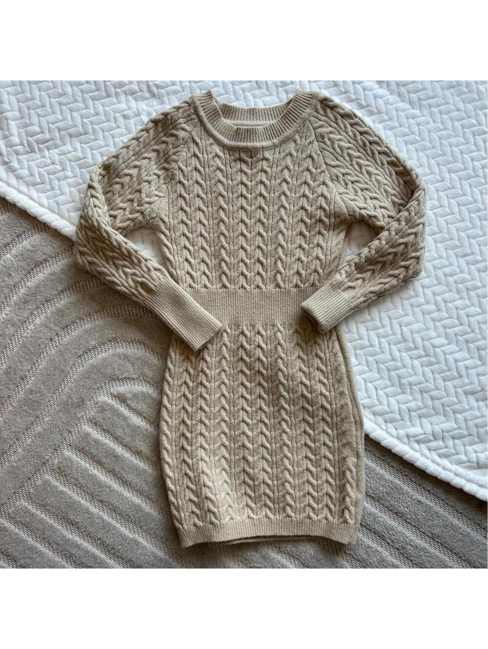 Tan cable knit polyester sweater in a S #knitwear #cozy